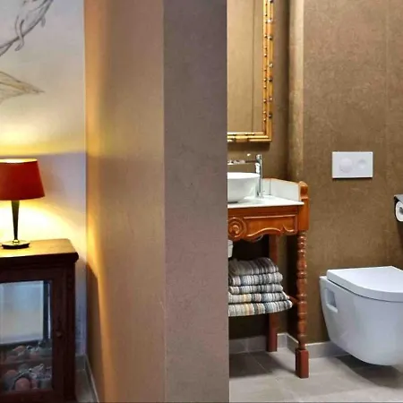 La Chevre Folle - In Style With Free Basic Selfservice Breakfast