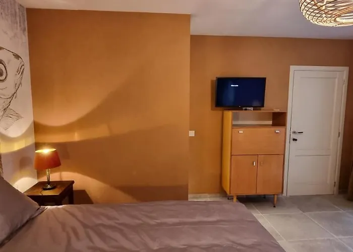 La Chevre Folle - In Style Featuring A Free Basic Breakfast