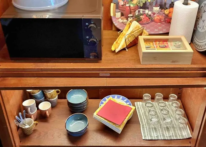 La Chevre Folle - In Style Featuring A Free Basic Breakfast